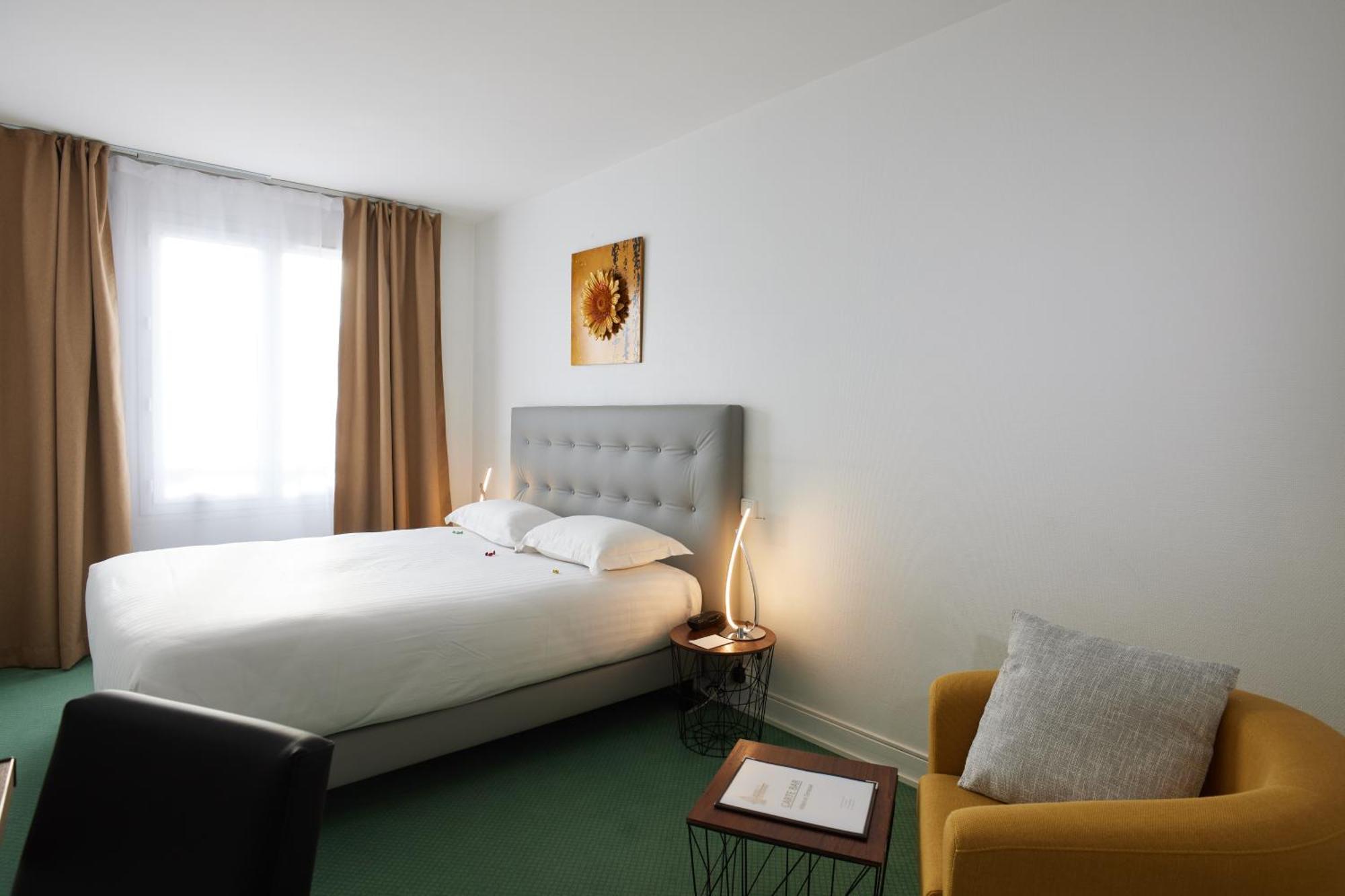 Hotel Le Beffroi Dreux Exteriör bild