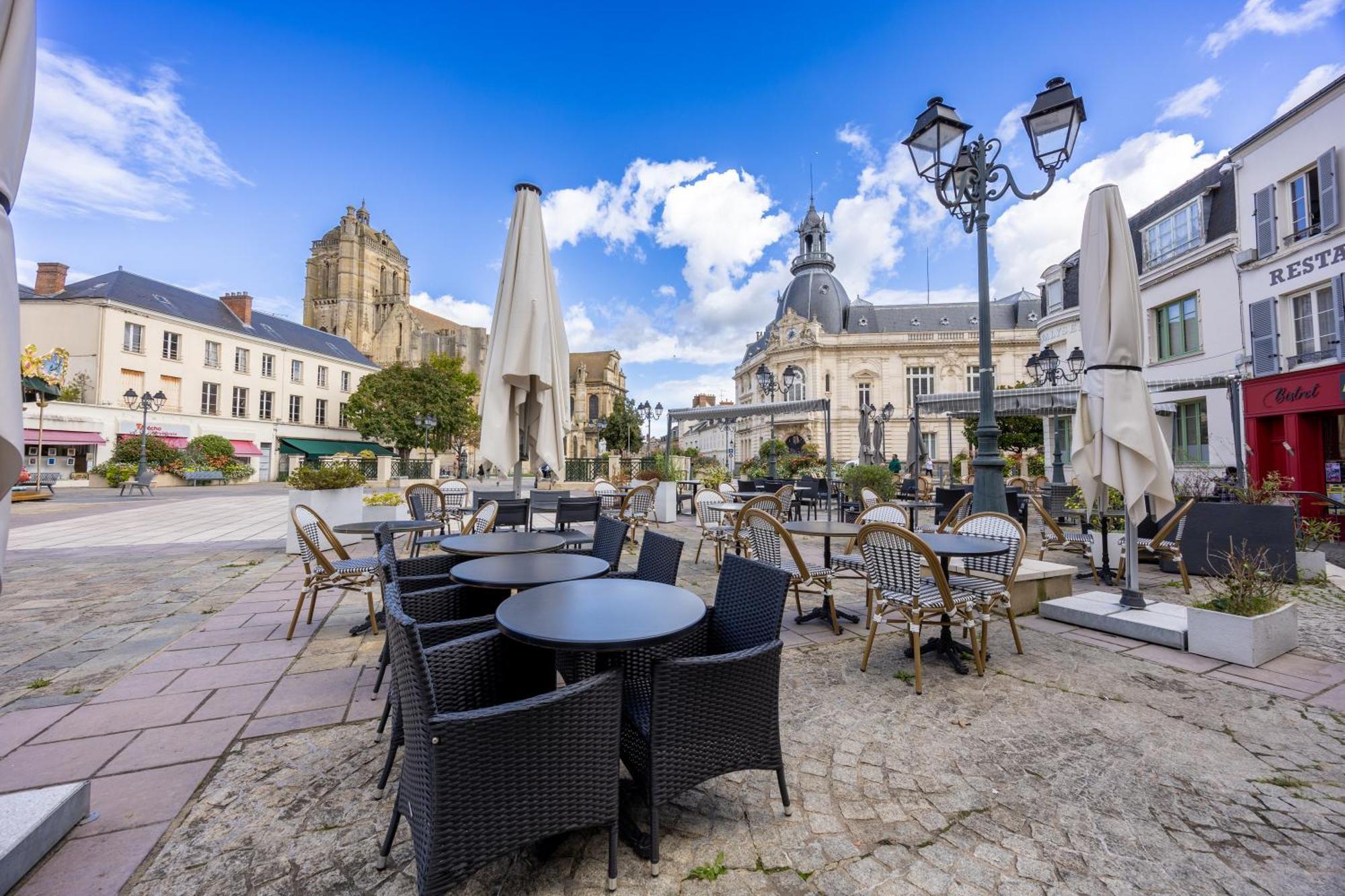 Hotel Le Beffroi Dreux Exteriör bild