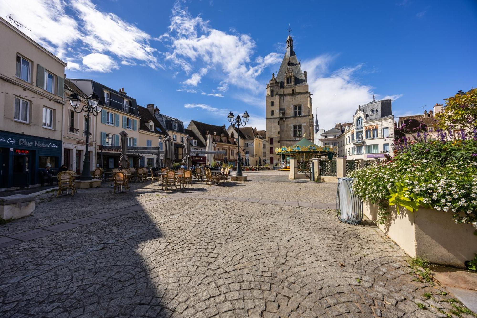 Hotel Le Beffroi Dreux Exteriör bild