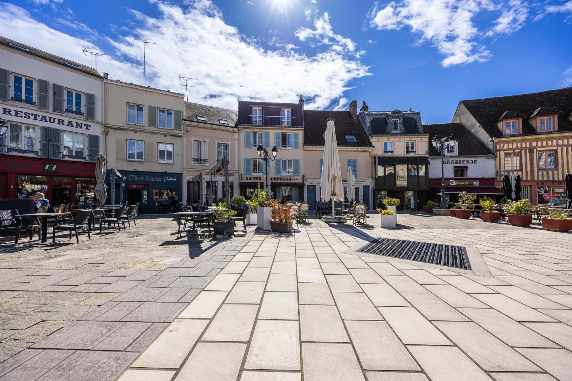 Hotel Le Beffroi Dreux Exteriör bild