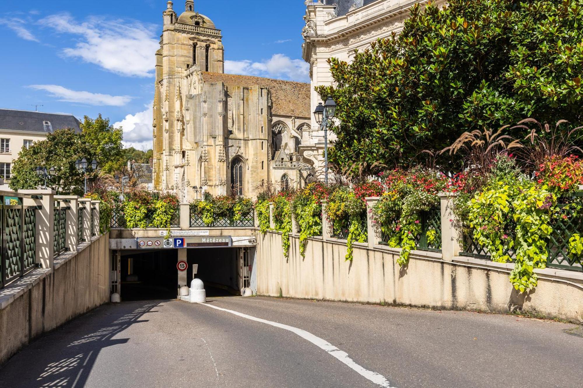 Hotel Le Beffroi Dreux Exteriör bild