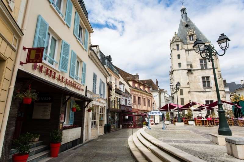 Hotel Le Beffroi Dreux Exteriör bild